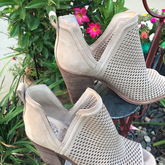 ☘️♥️Vince Camuto Kenza booties ♥️🍀 - Picture 8 of 13